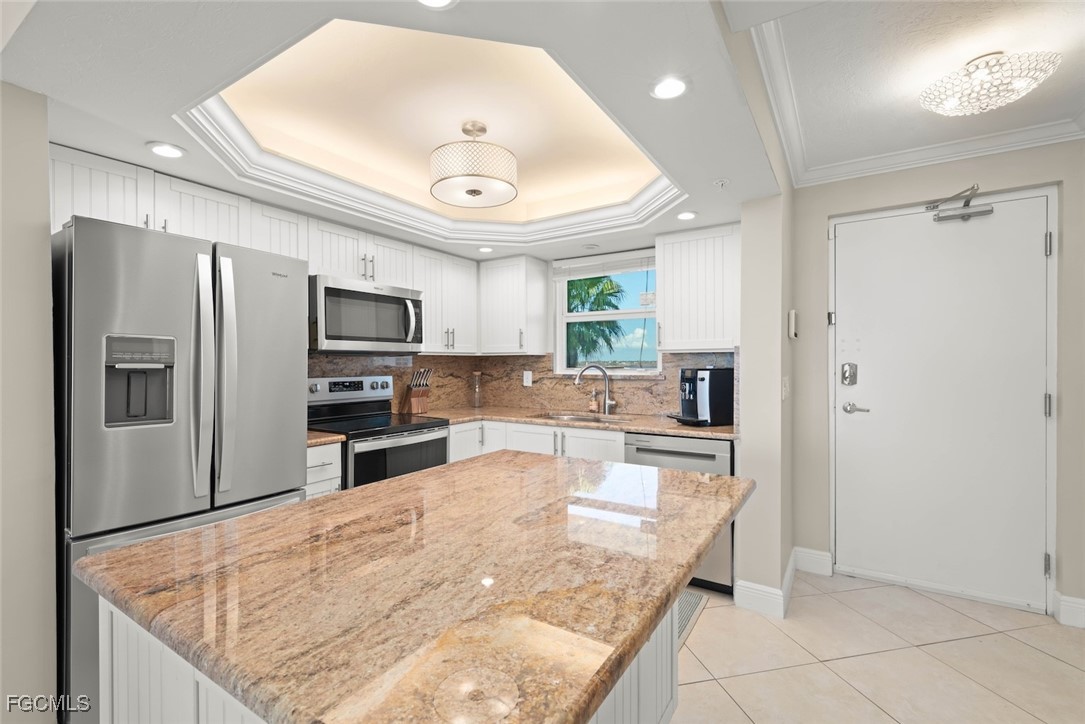 250 Estero BLVD 402