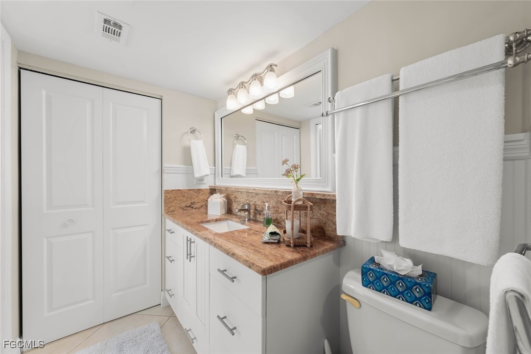 250 Estero BLVD 402