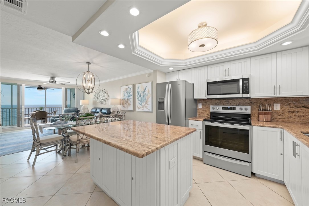 250 Estero BLVD 402