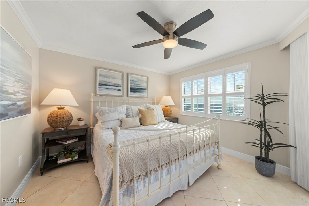 250 Estero BLVD 402