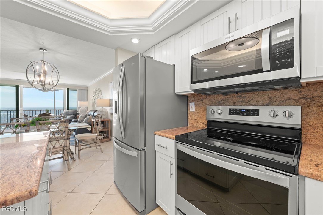 250 Estero BLVD 402