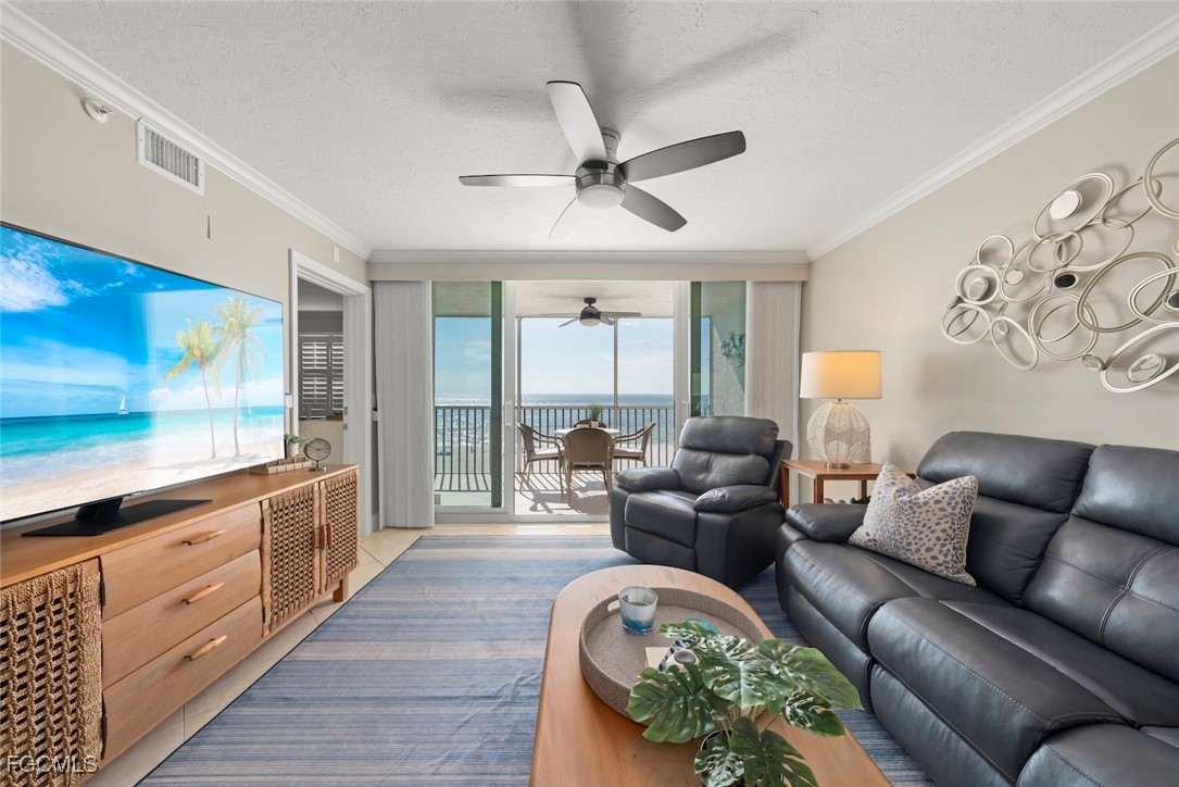 250 Estero BLVD 402