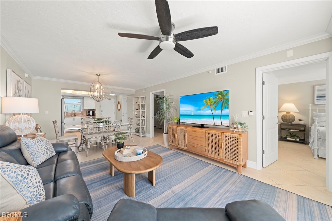 250 Estero BLVD 402