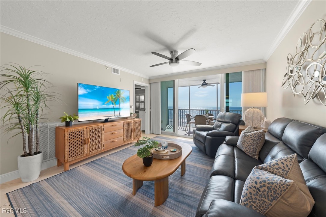 250 Estero BLVD 402