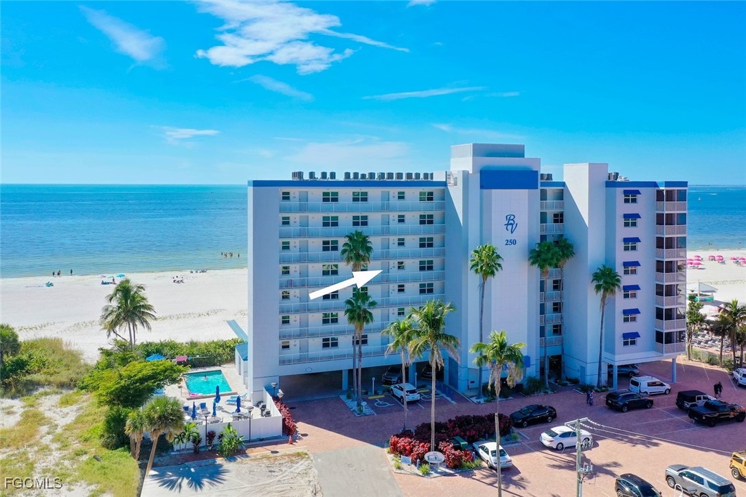250 Estero BLVD 402