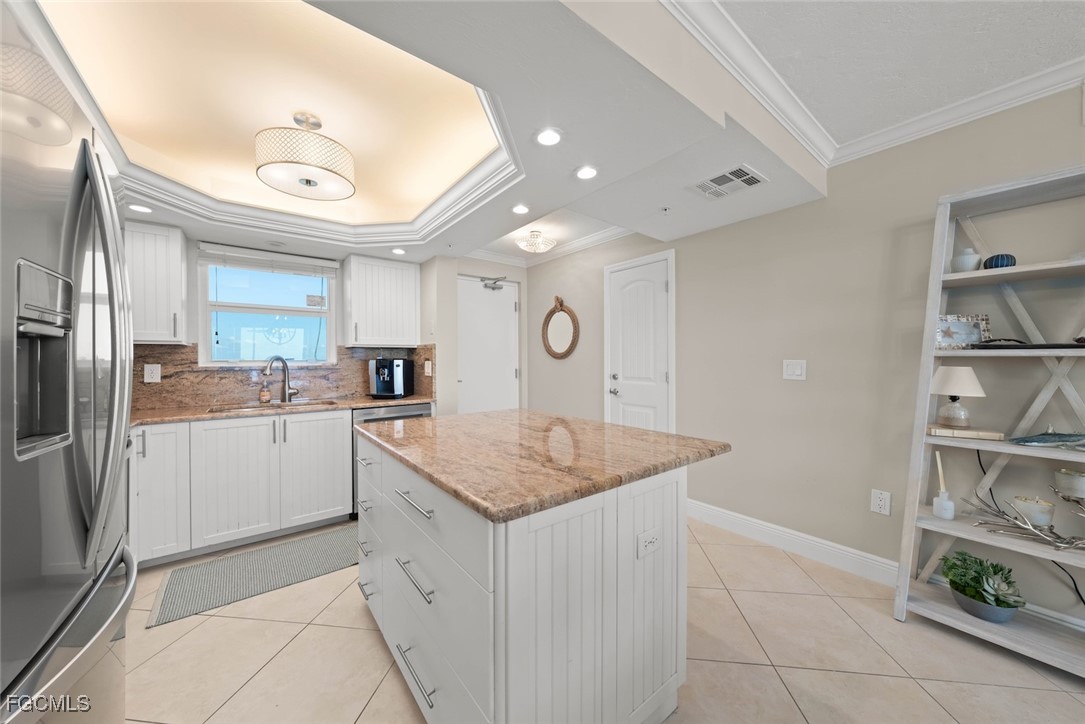 250 Estero BLVD 402