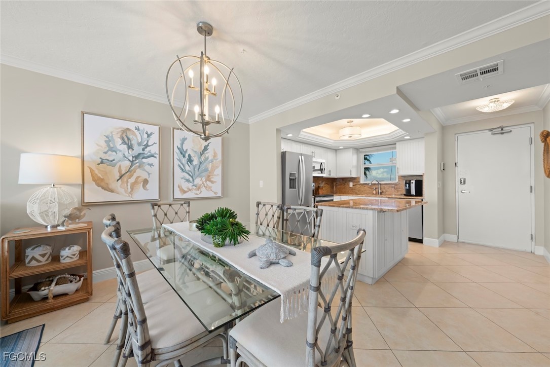 250 Estero BLVD 402