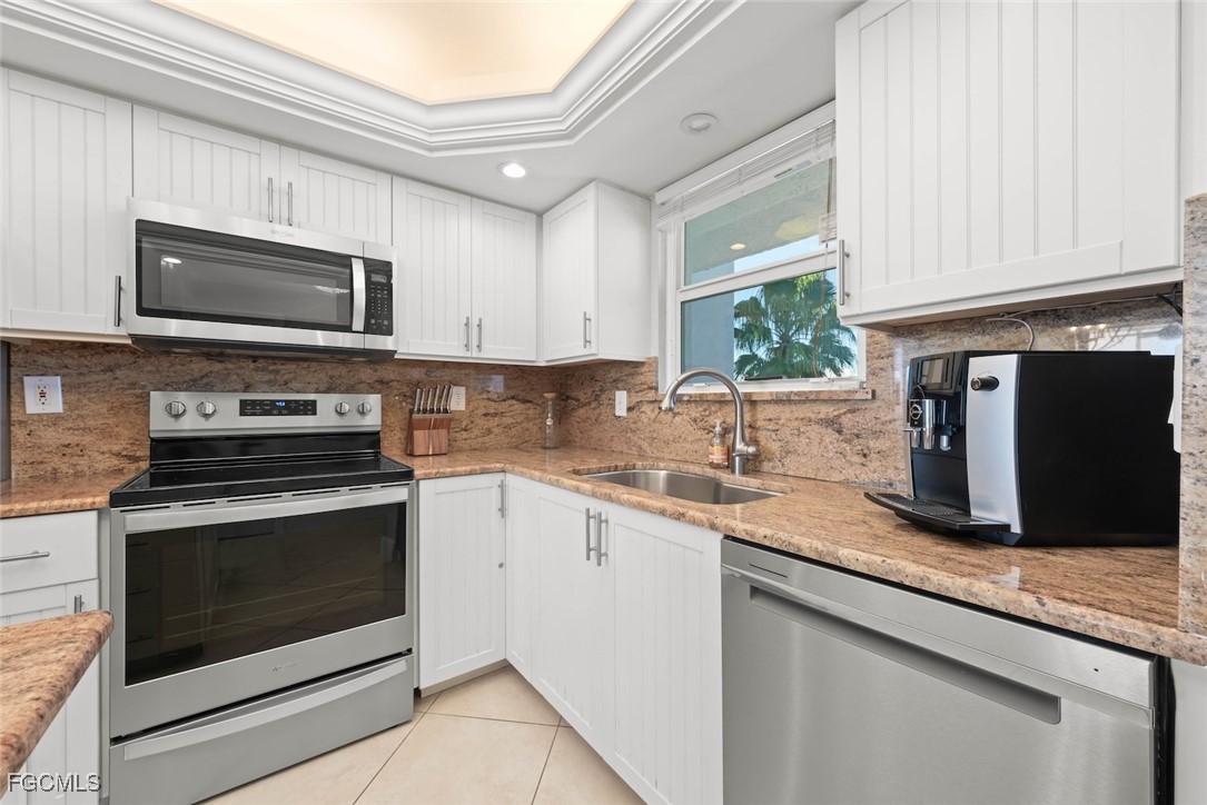 250 Estero BLVD 402