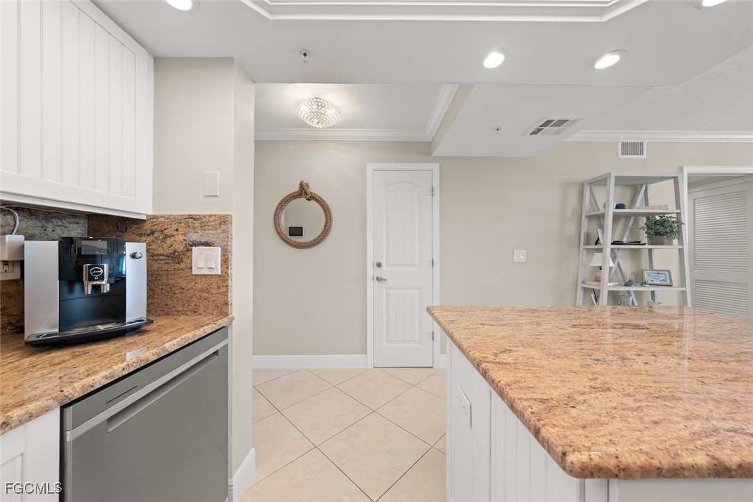 250 Estero BLVD 402