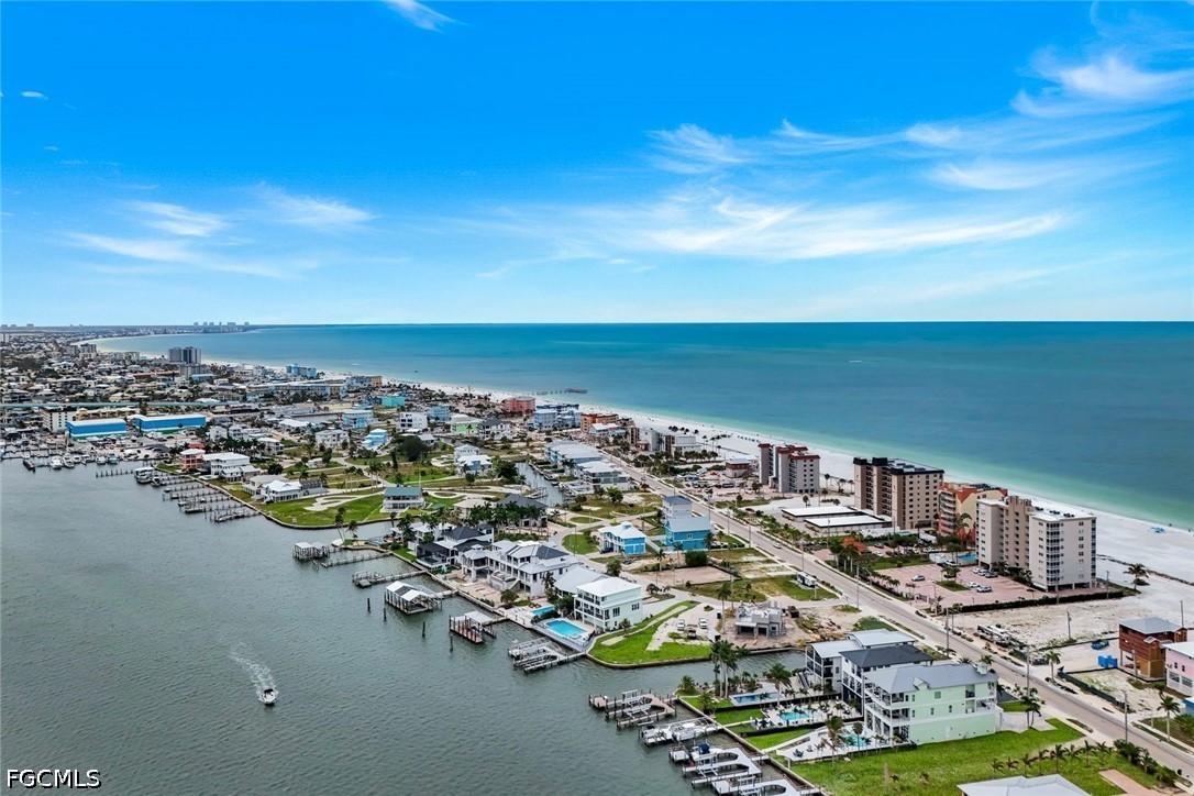538 Estero BLVD 304