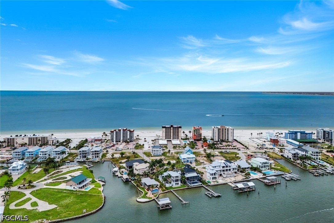 538 Estero BLVD 304