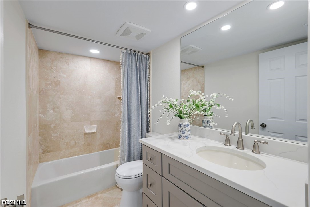 538 Estero BLVD 304