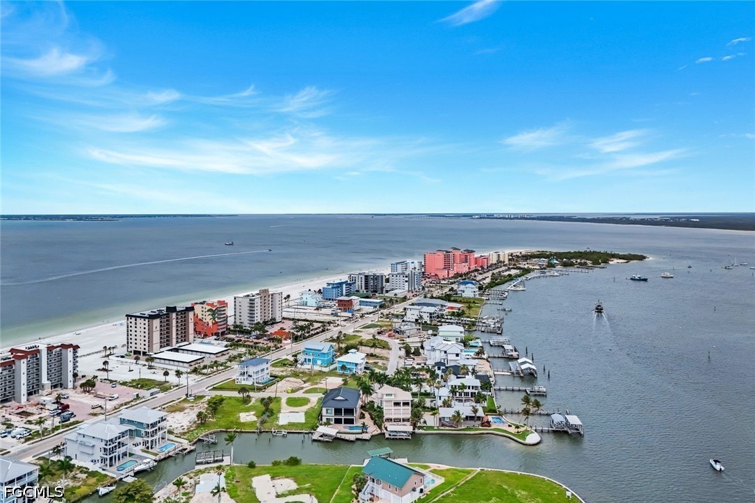538 Estero BLVD 304