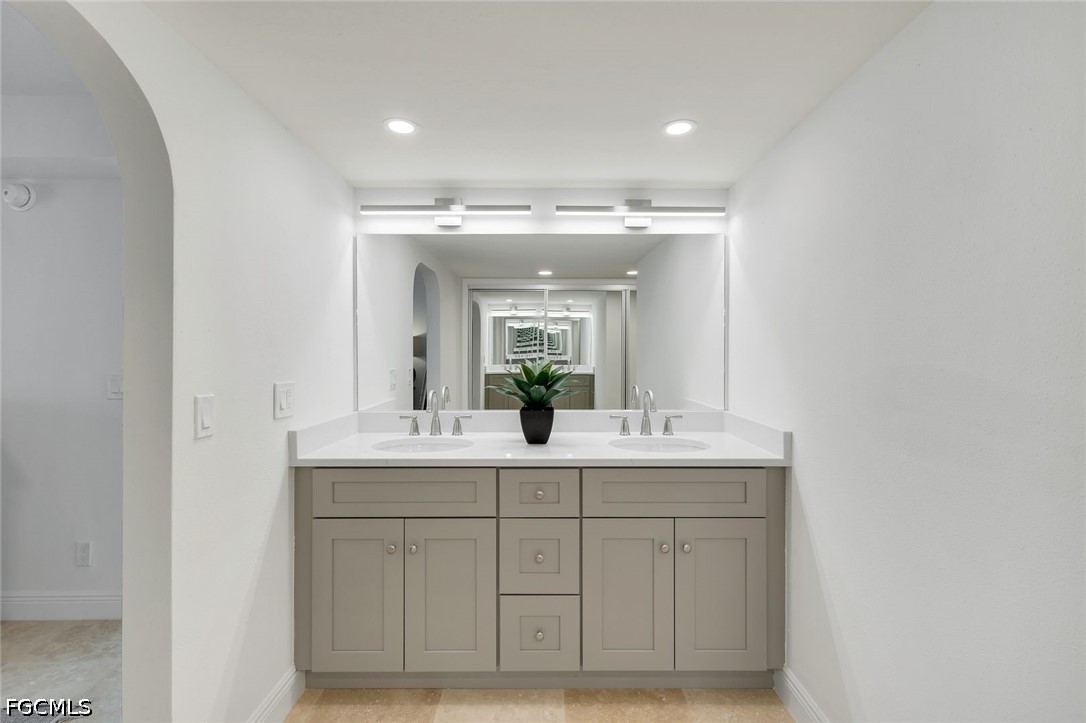 538 Estero BLVD 304