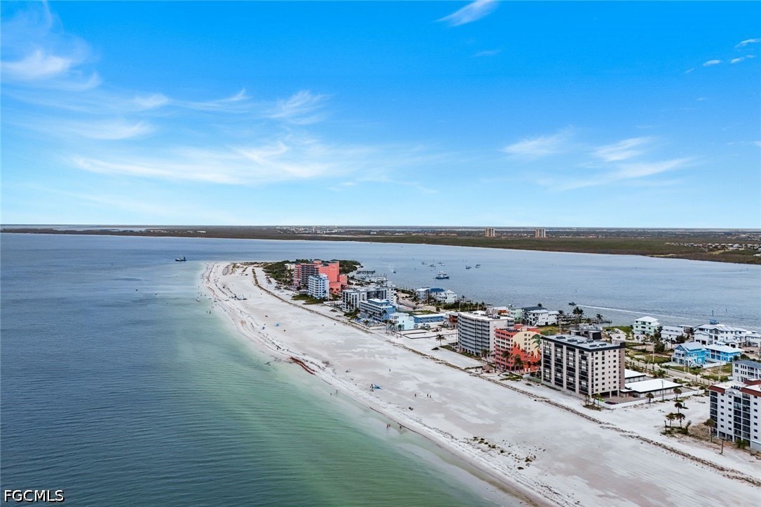 538 Estero BLVD 304