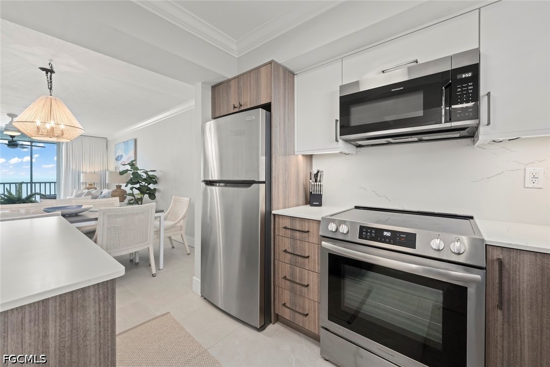 250 Estero BLVD 302