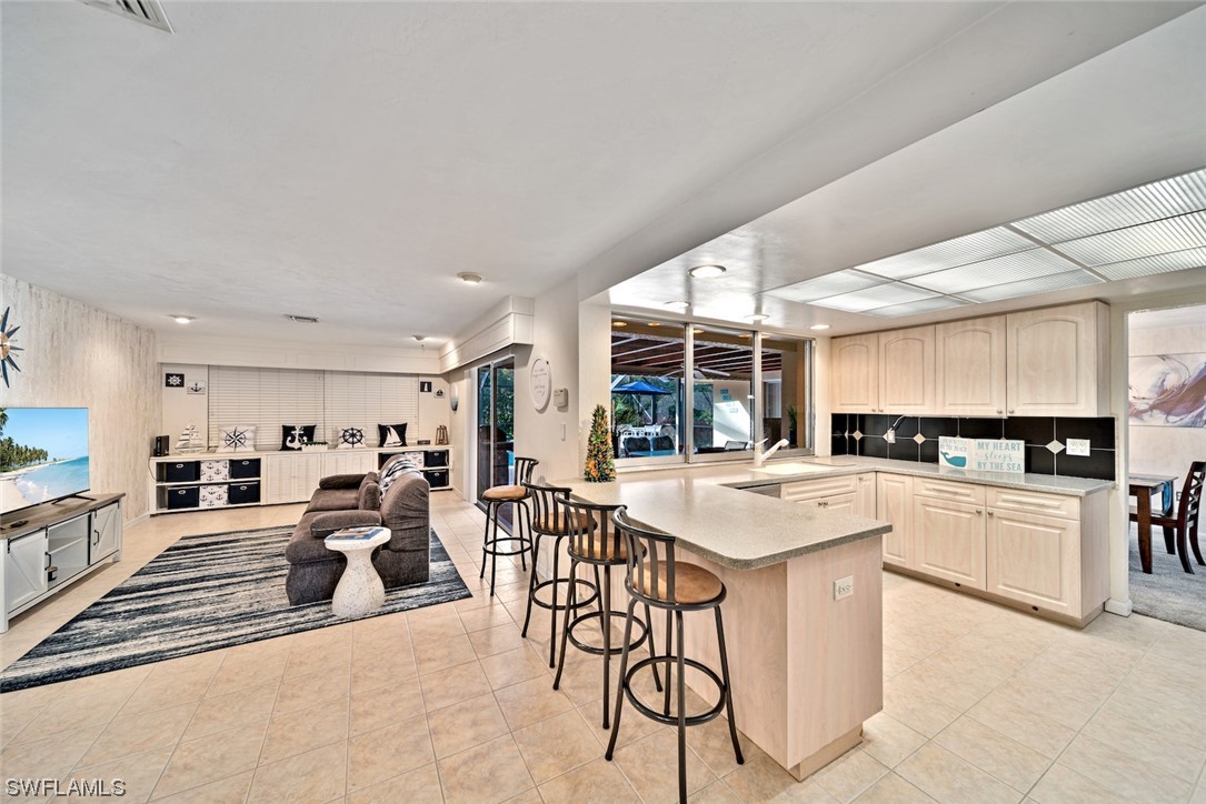 5104 Fairfield DR