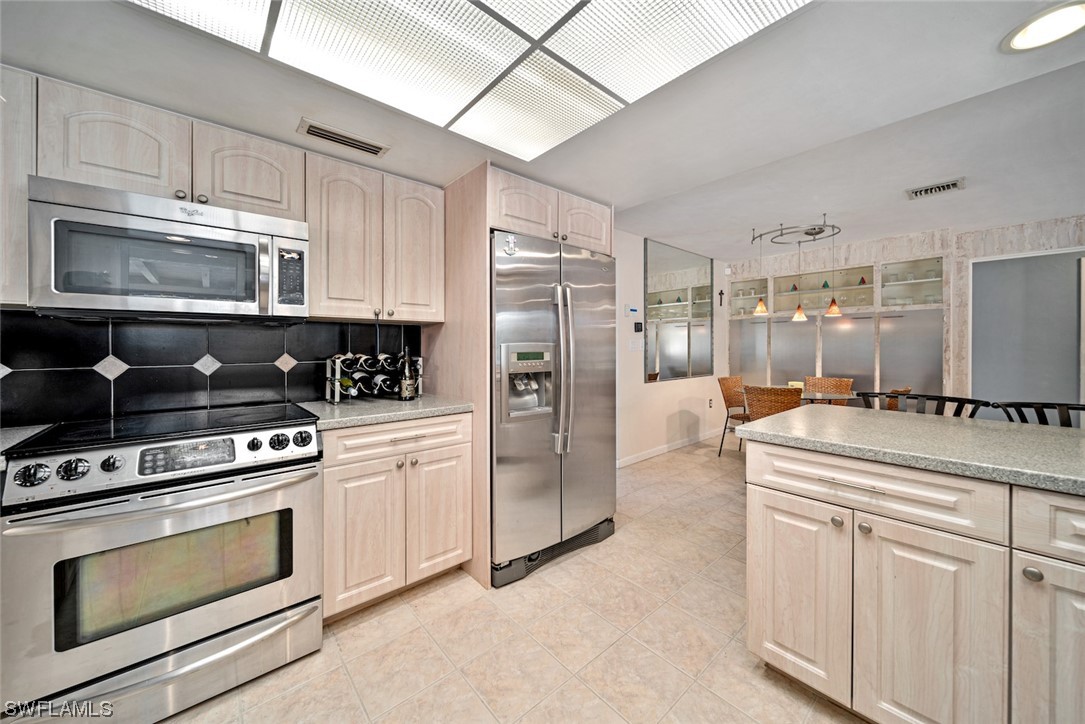 5104 Fairfield DR