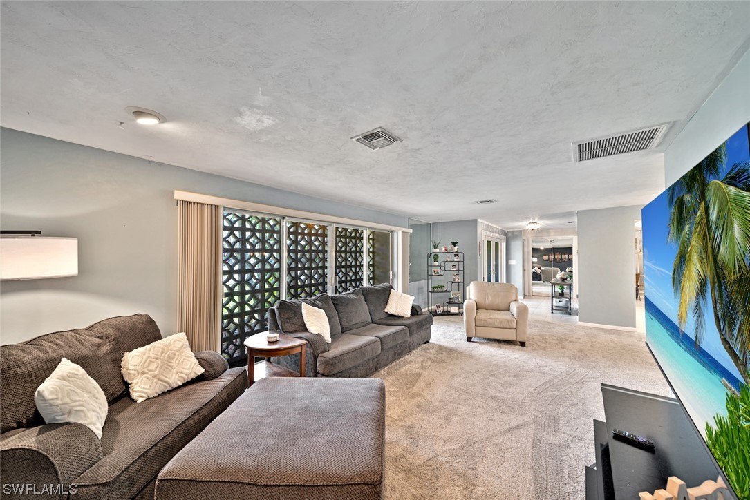 5104 Fairfield DR