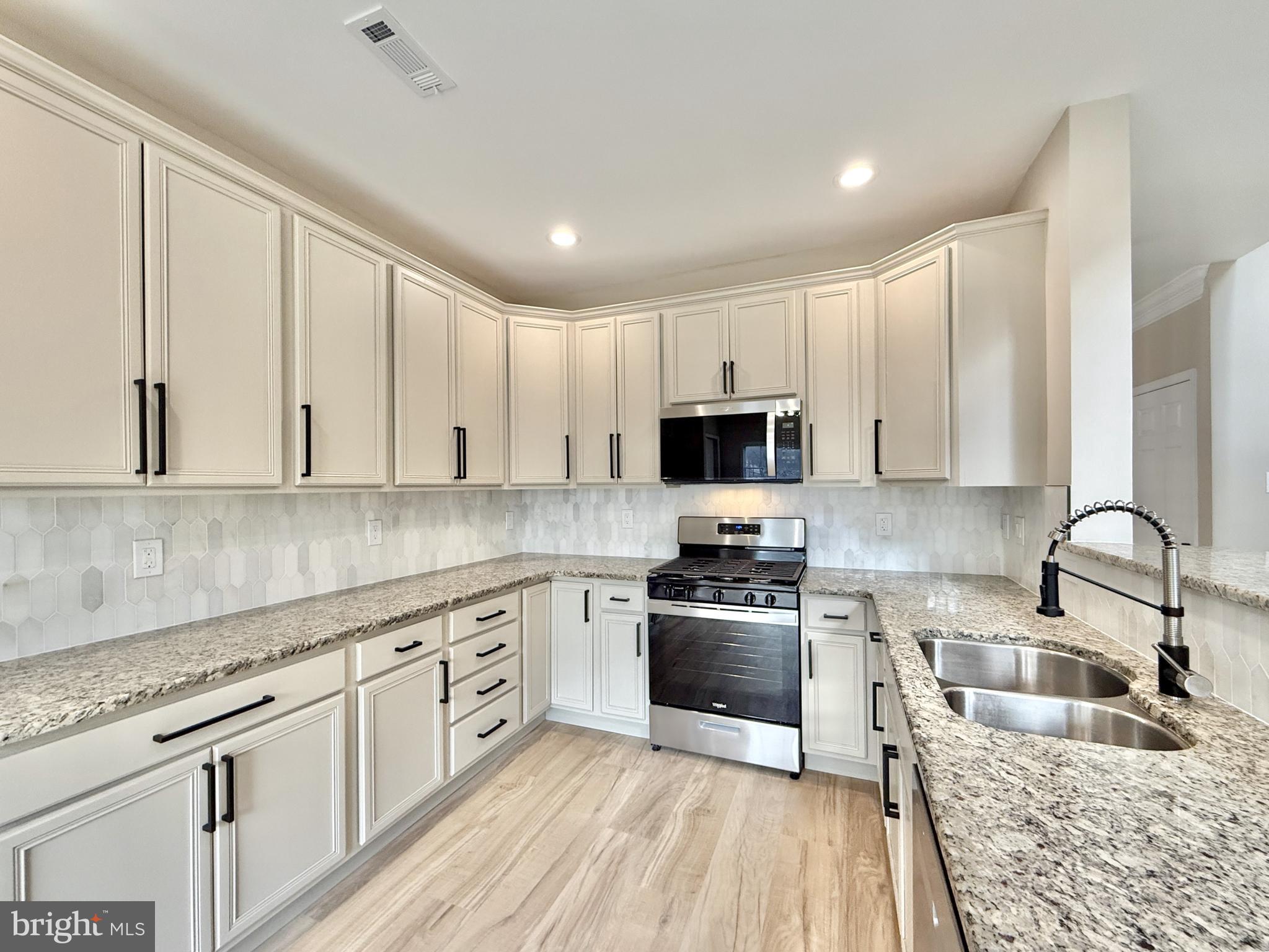 15 Kingswood Ct