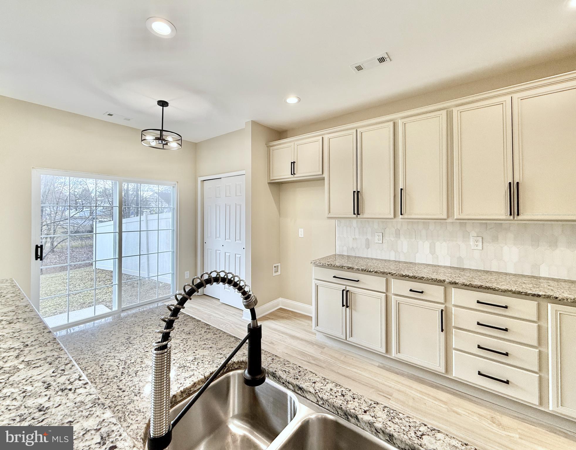 15 Kingswood Ct