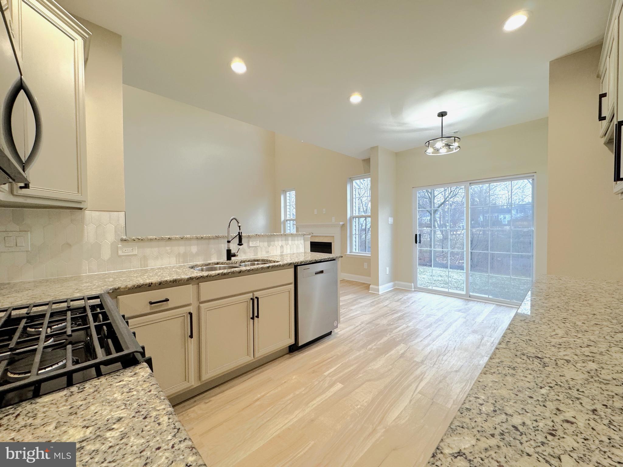 15 Kingswood Ct