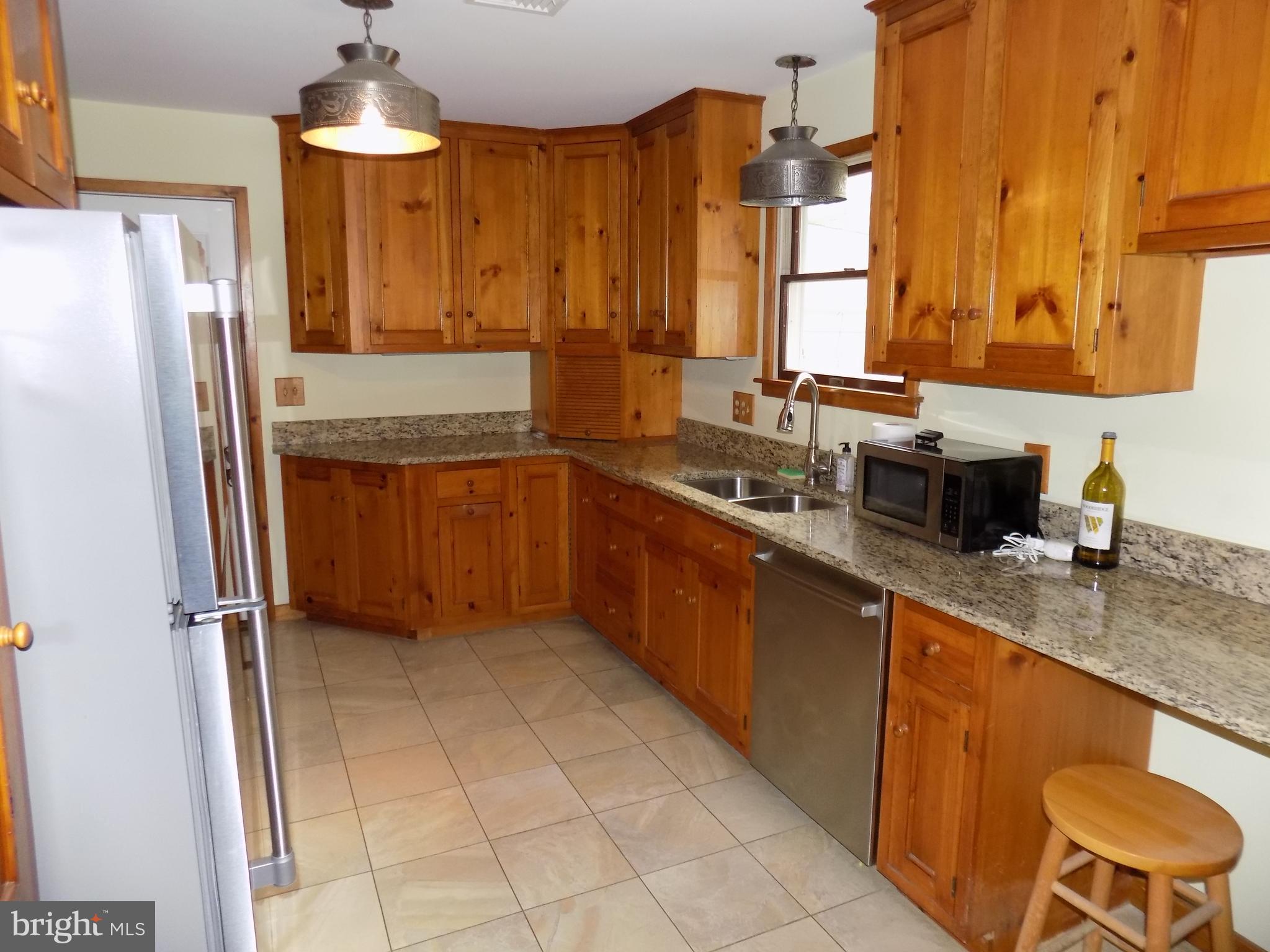 1422 W Schwenkmill Rd
