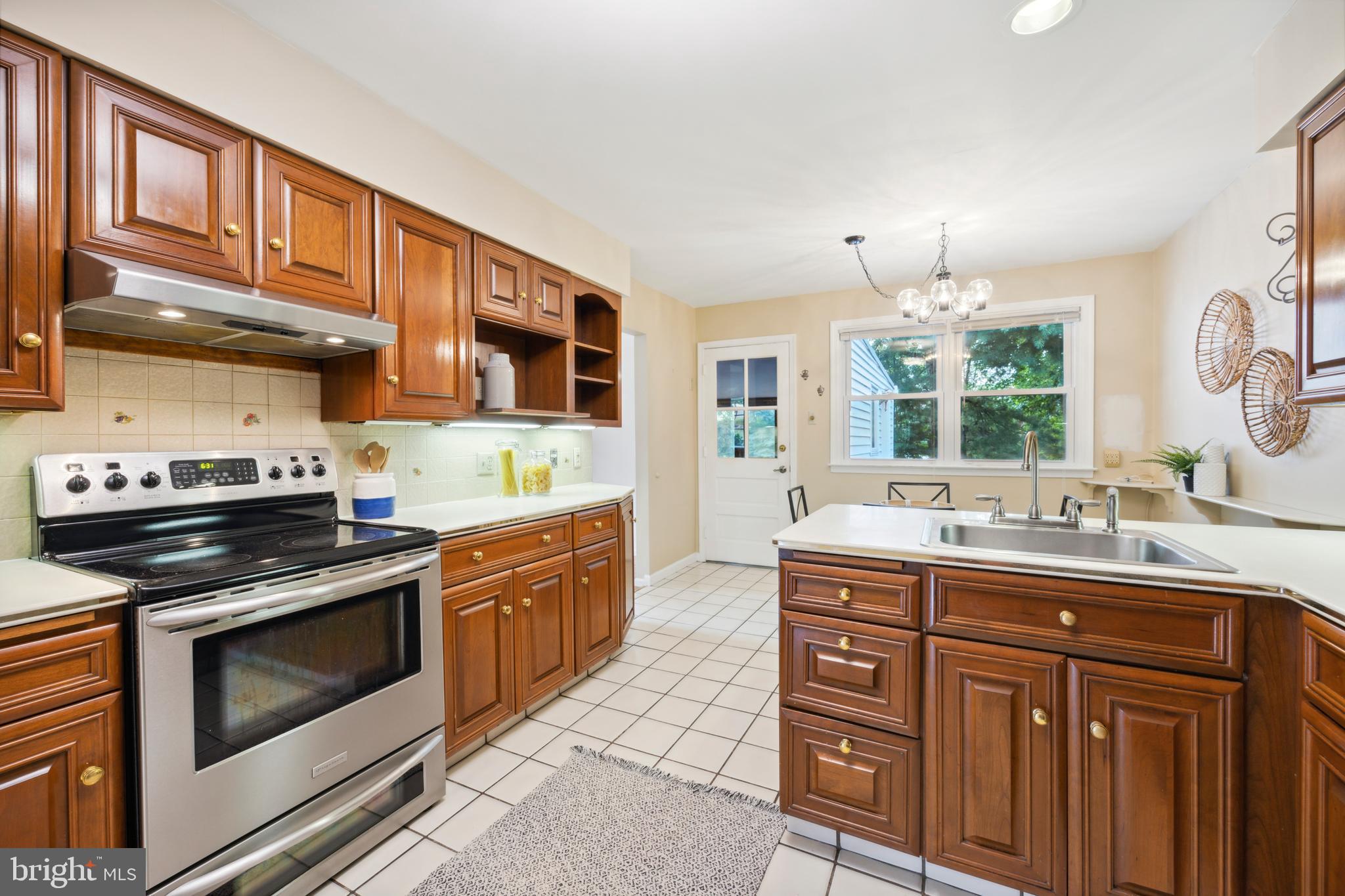 2702 BARRY LANE