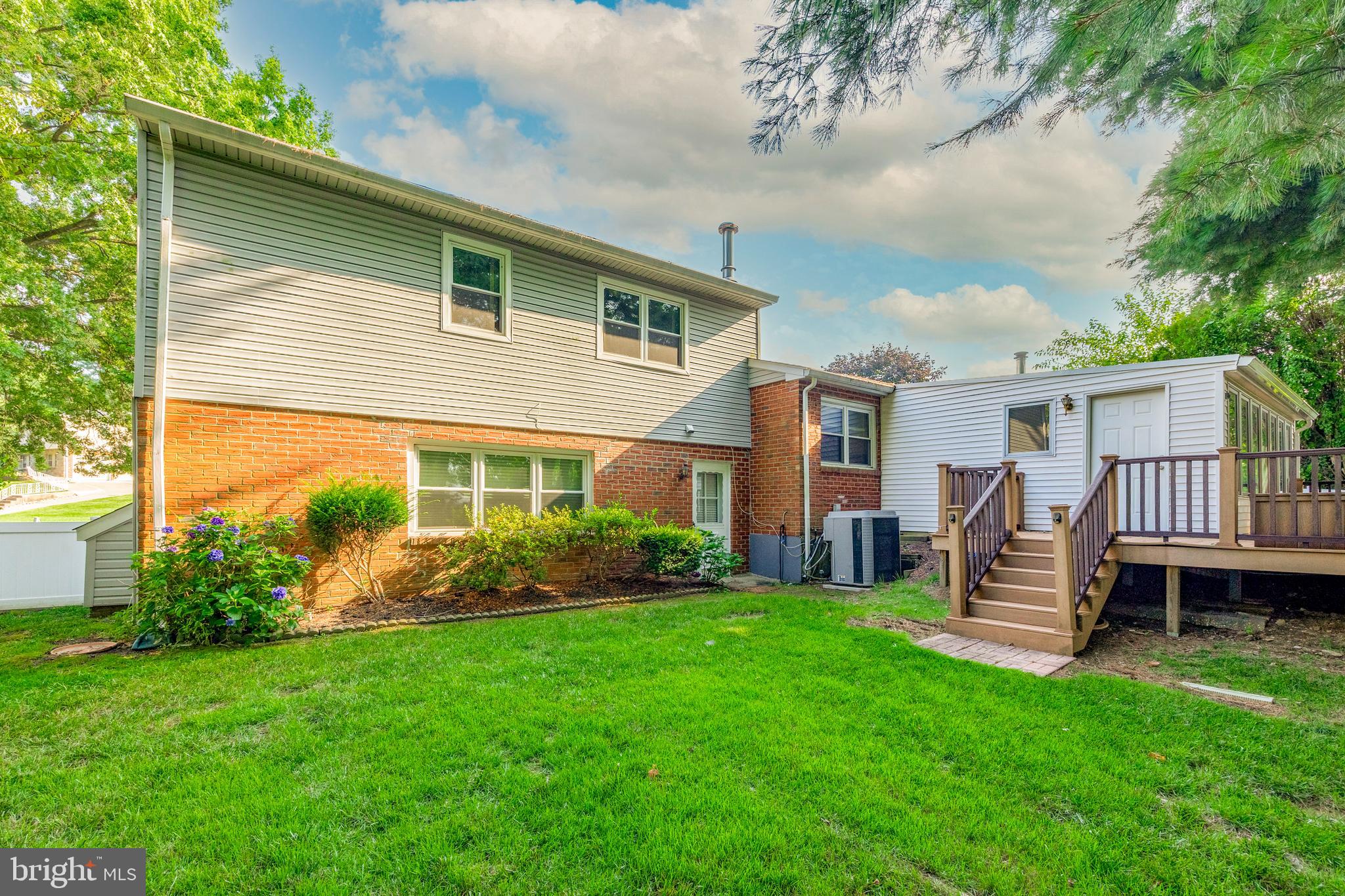 2702 BARRY LANE