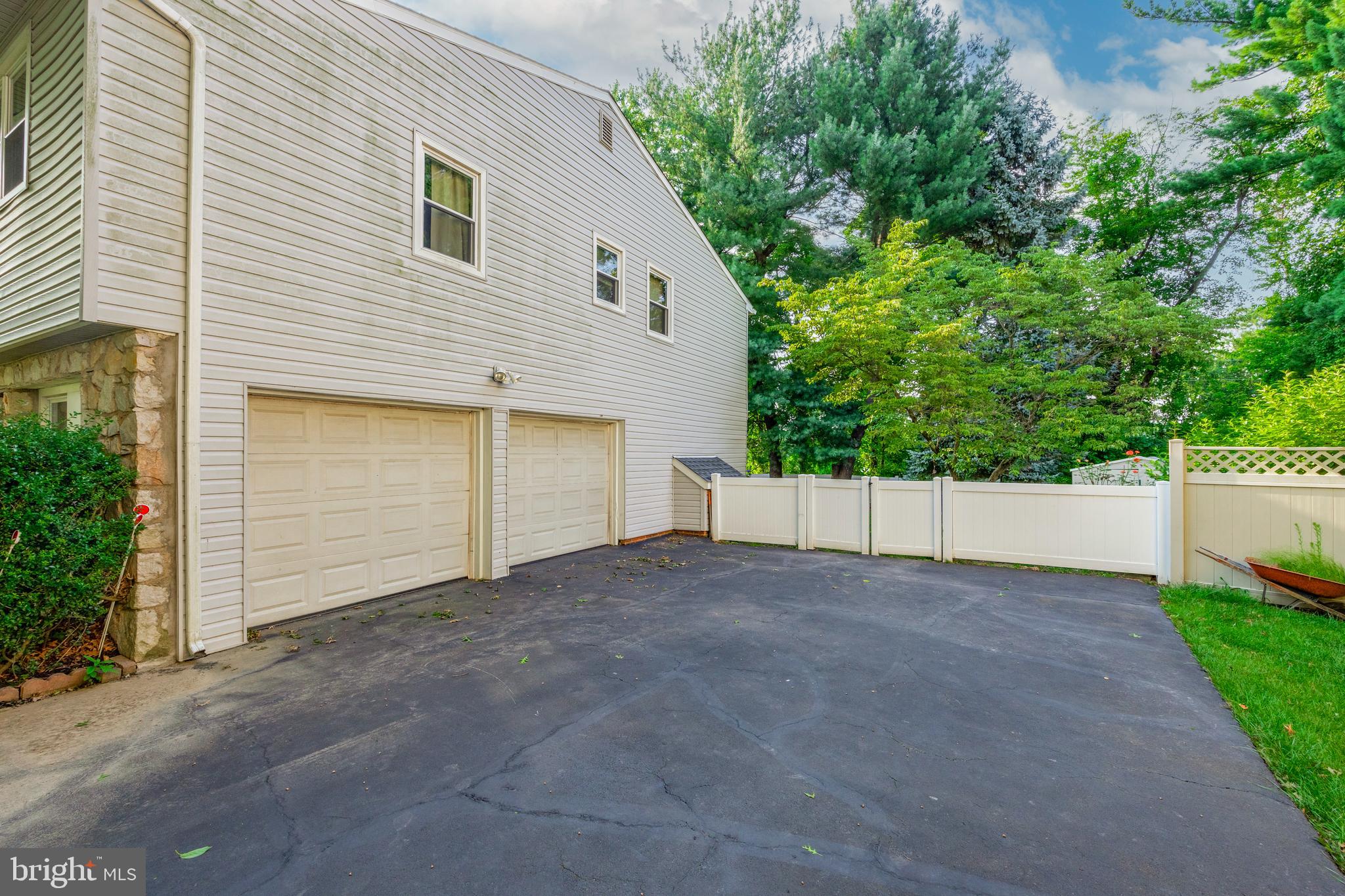 2702 BARRY LANE