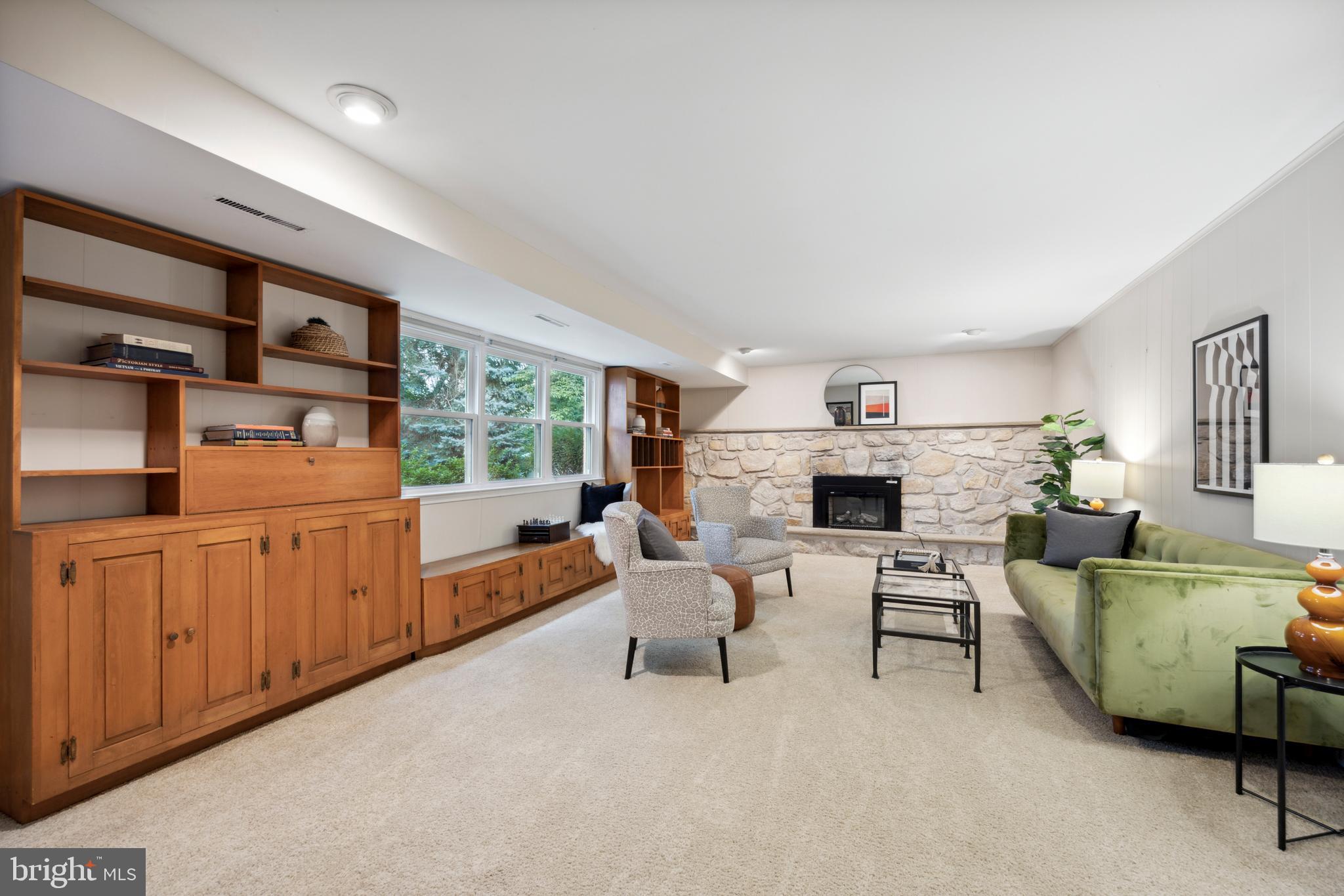 2702 BARRY LANE