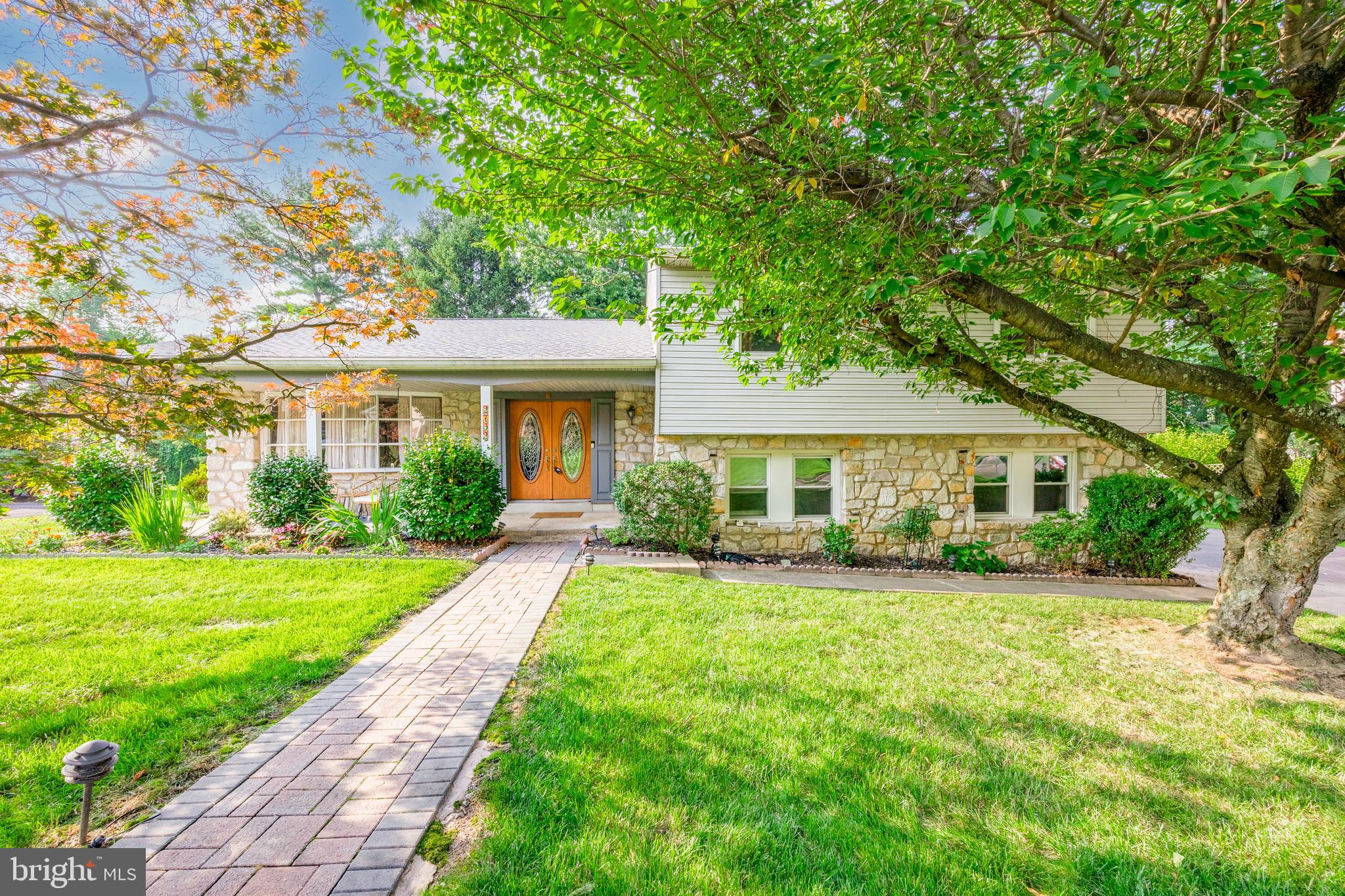 2702 BARRY LANE