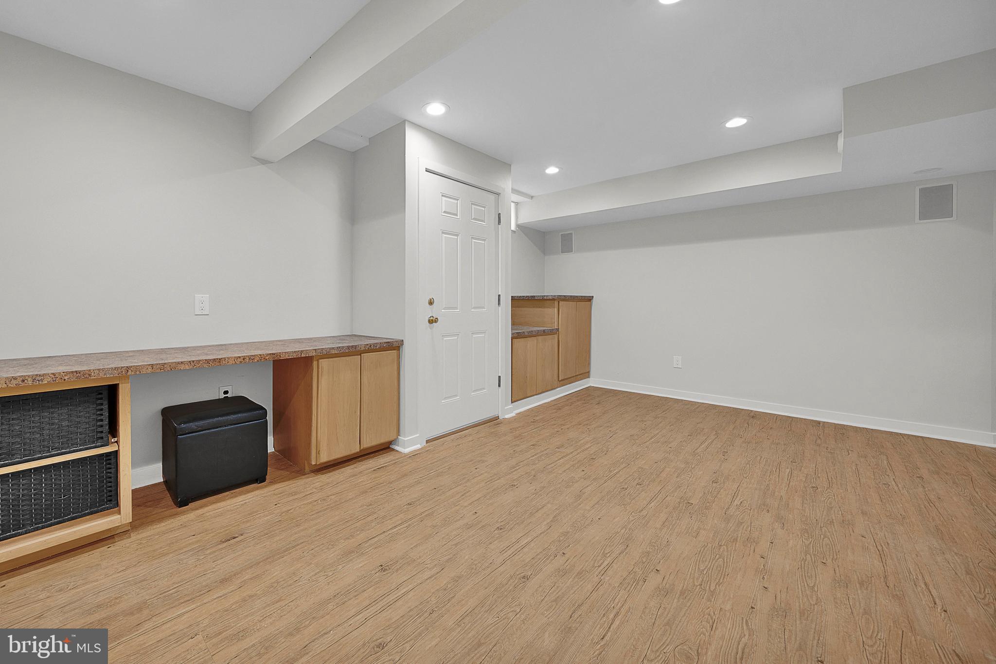 111 Mallard DRIVE W