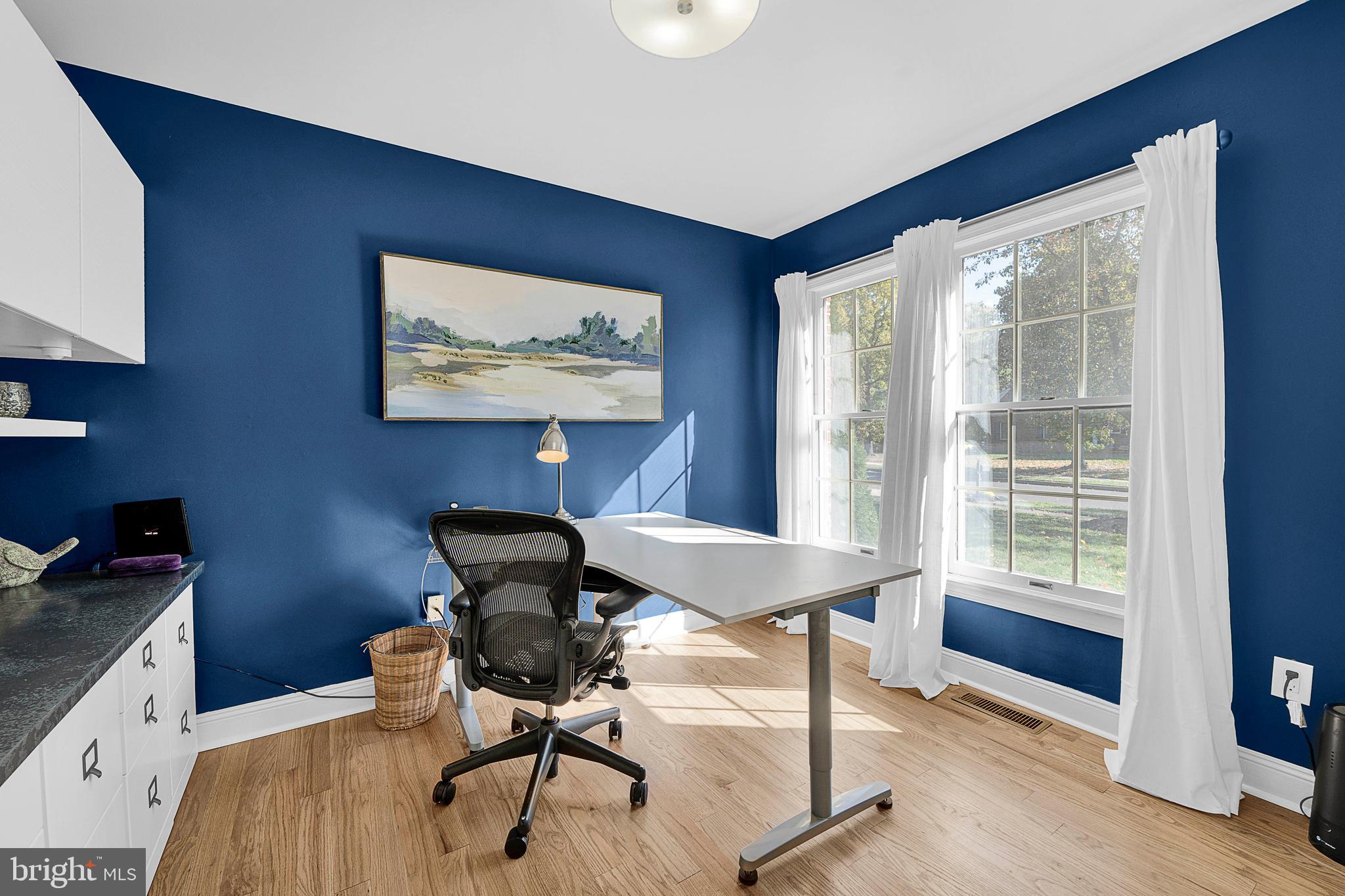 111 Mallard DRIVE W