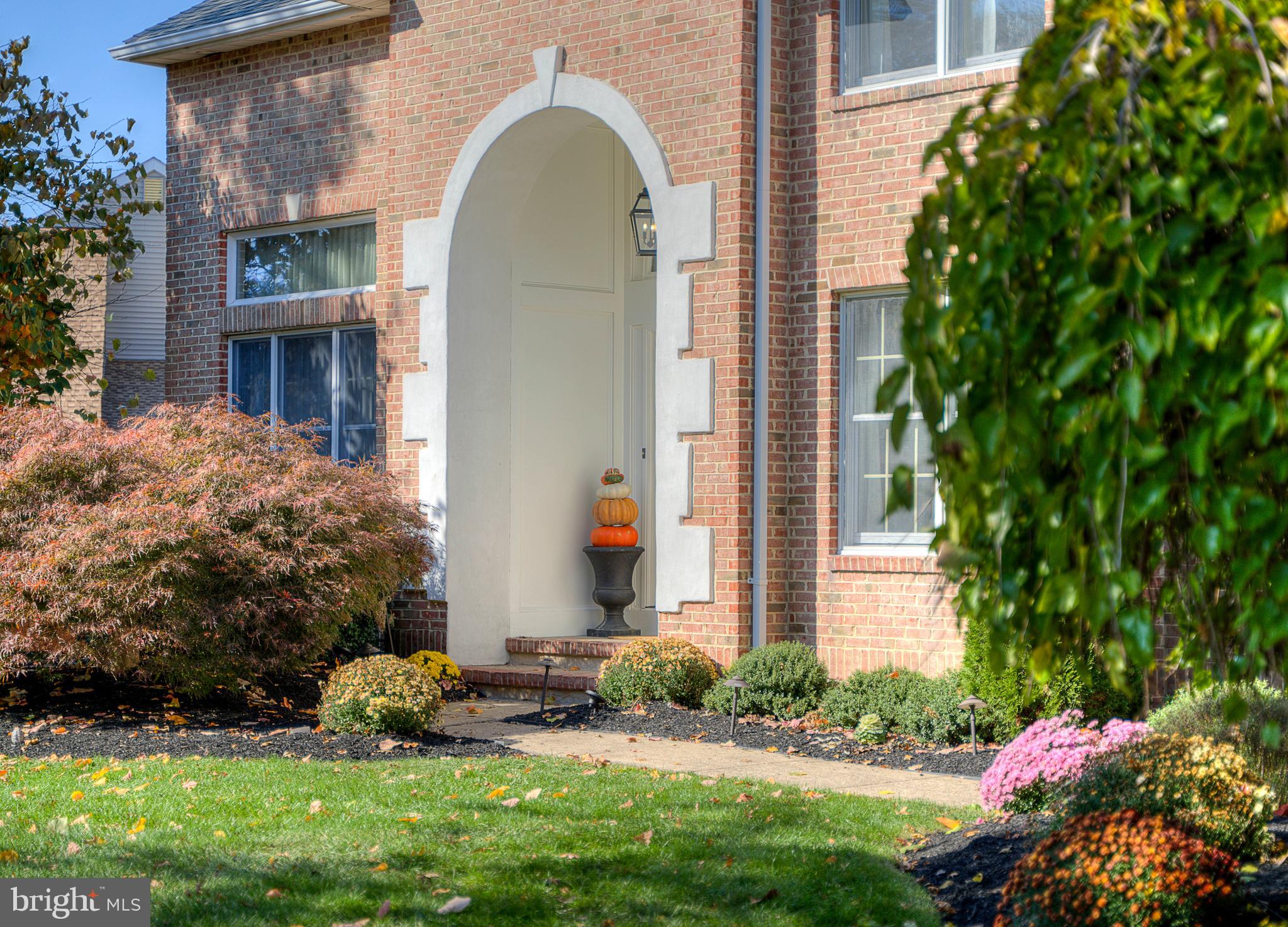 111 Mallard DRIVE W