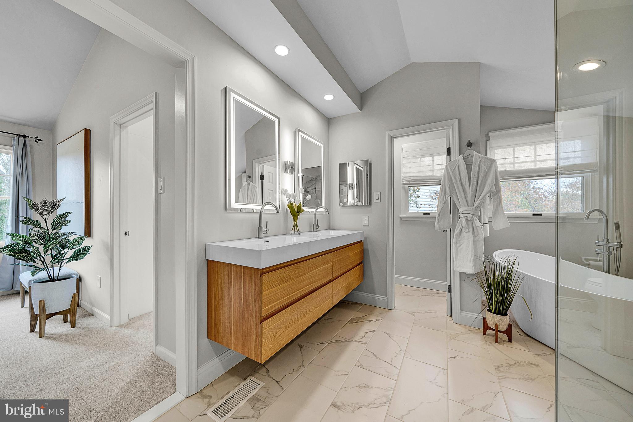 111 Mallard DRIVE W
