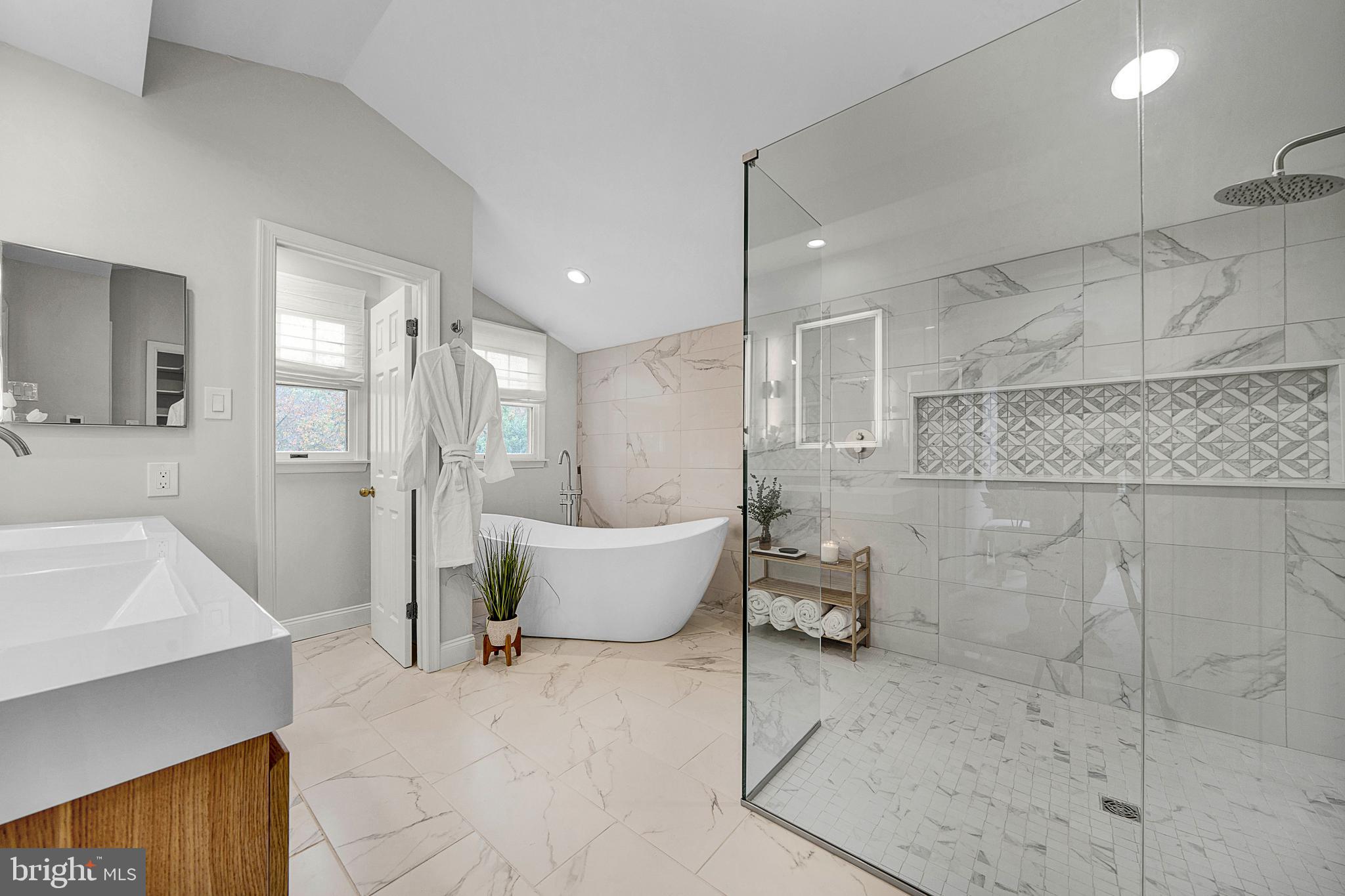 111 Mallard DRIVE W