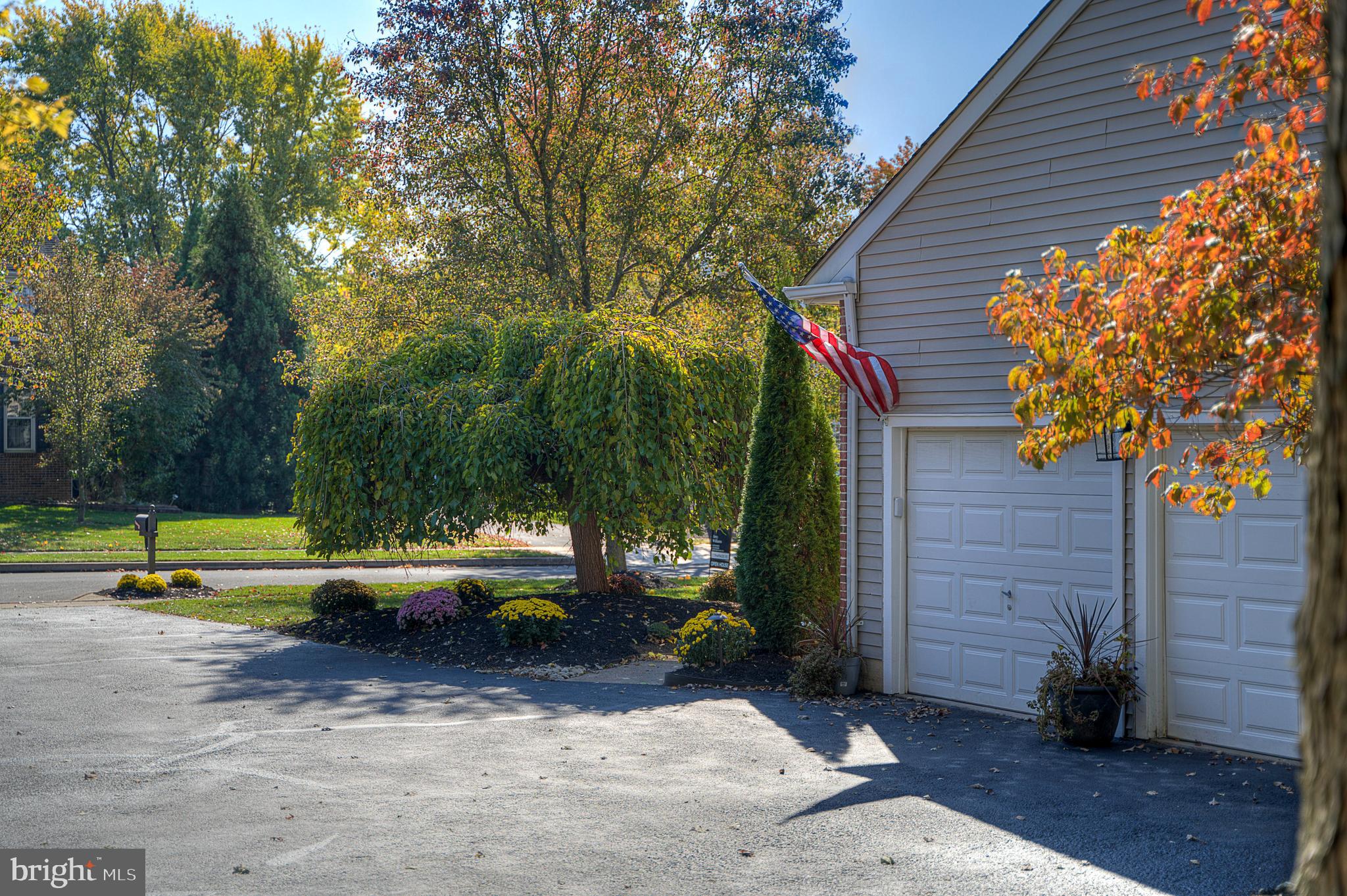 111 Mallard DRIVE W