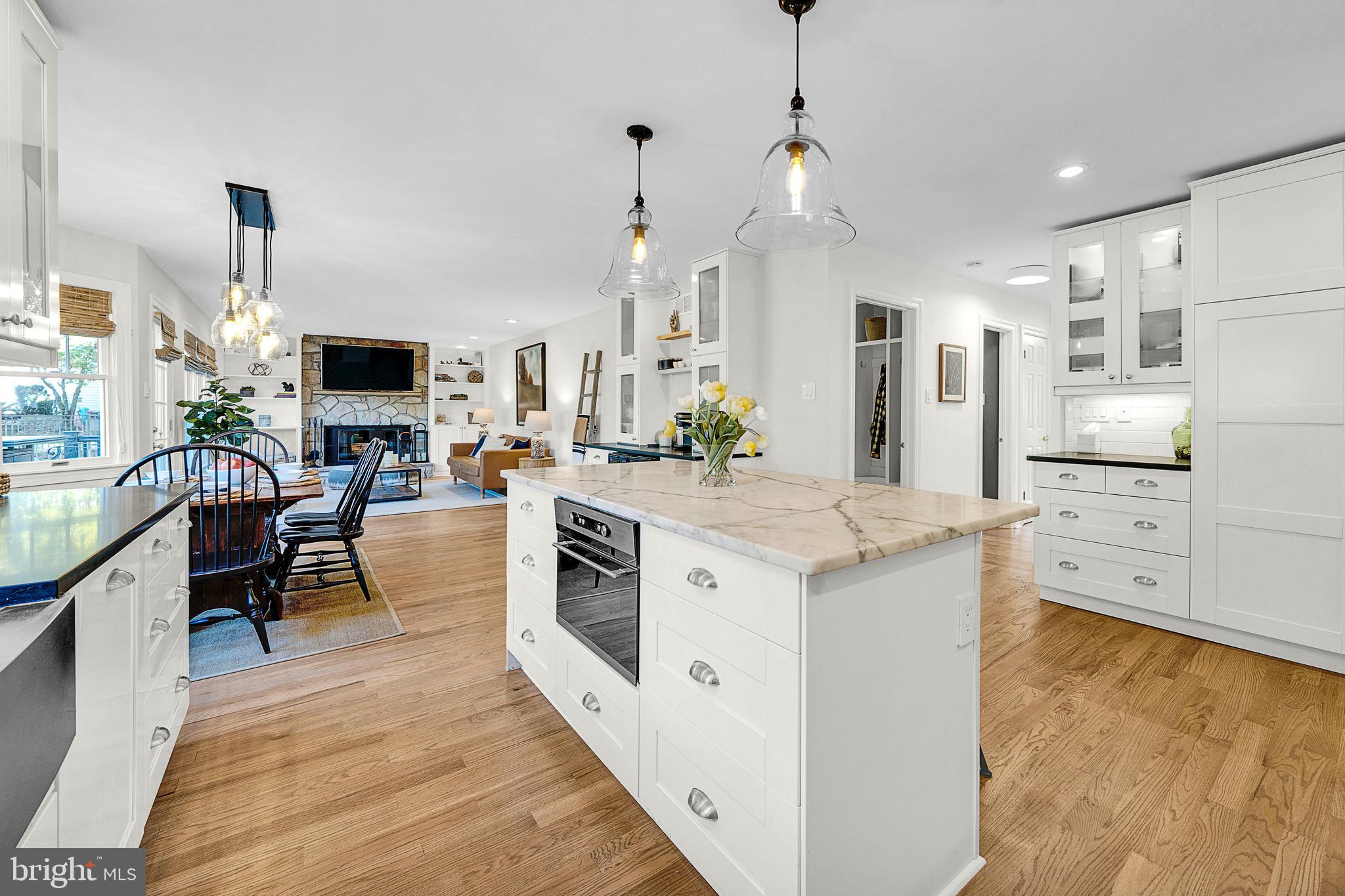 111 Mallard DRIVE W