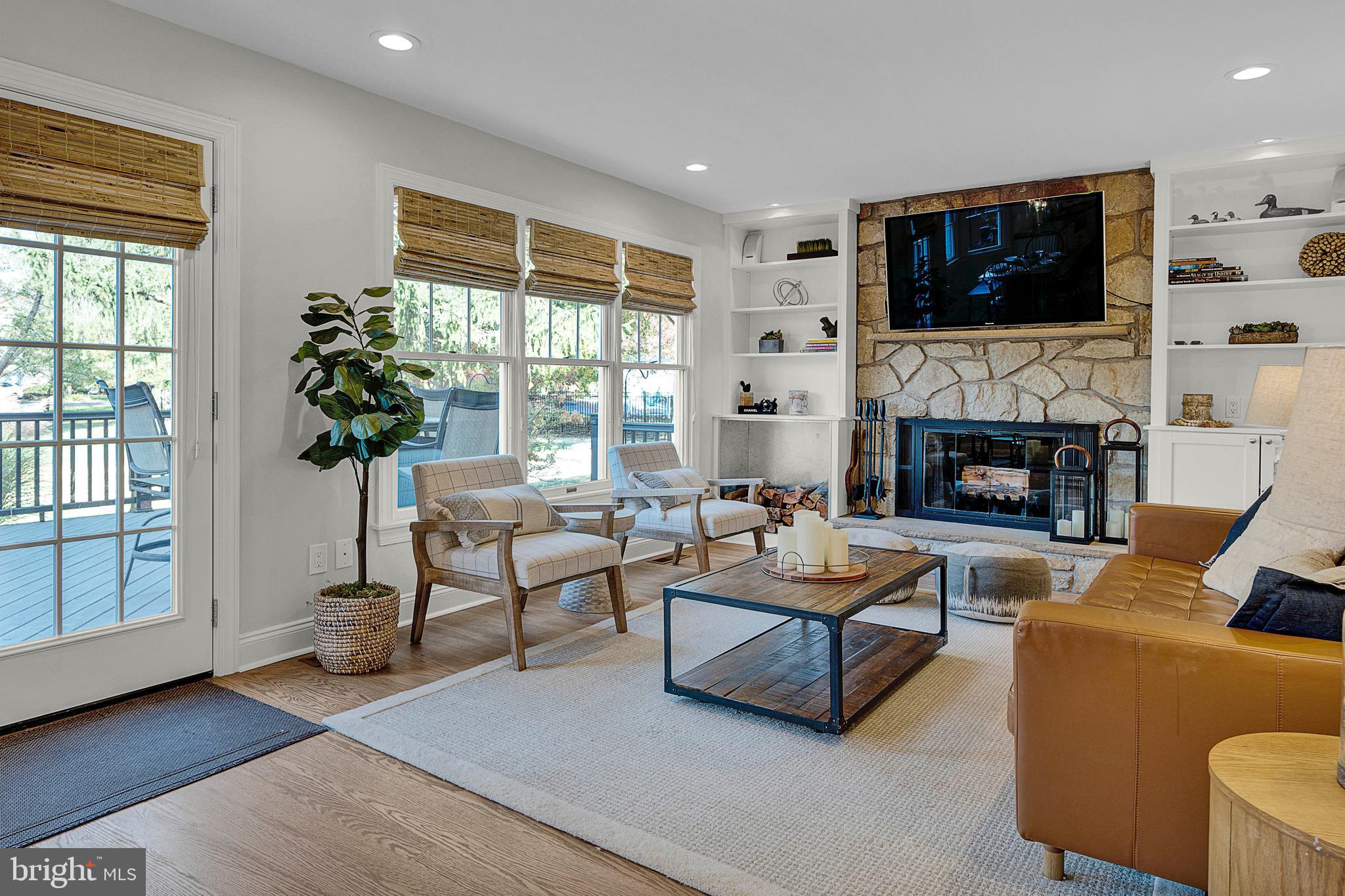 111 Mallard DRIVE W
