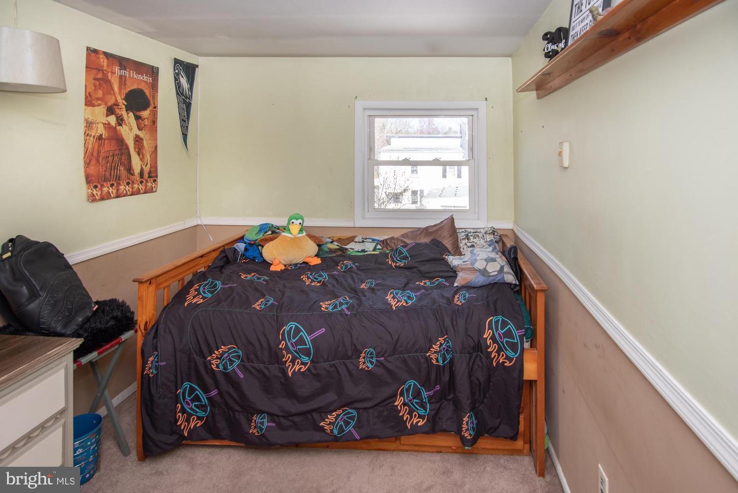 17 E Roberts St