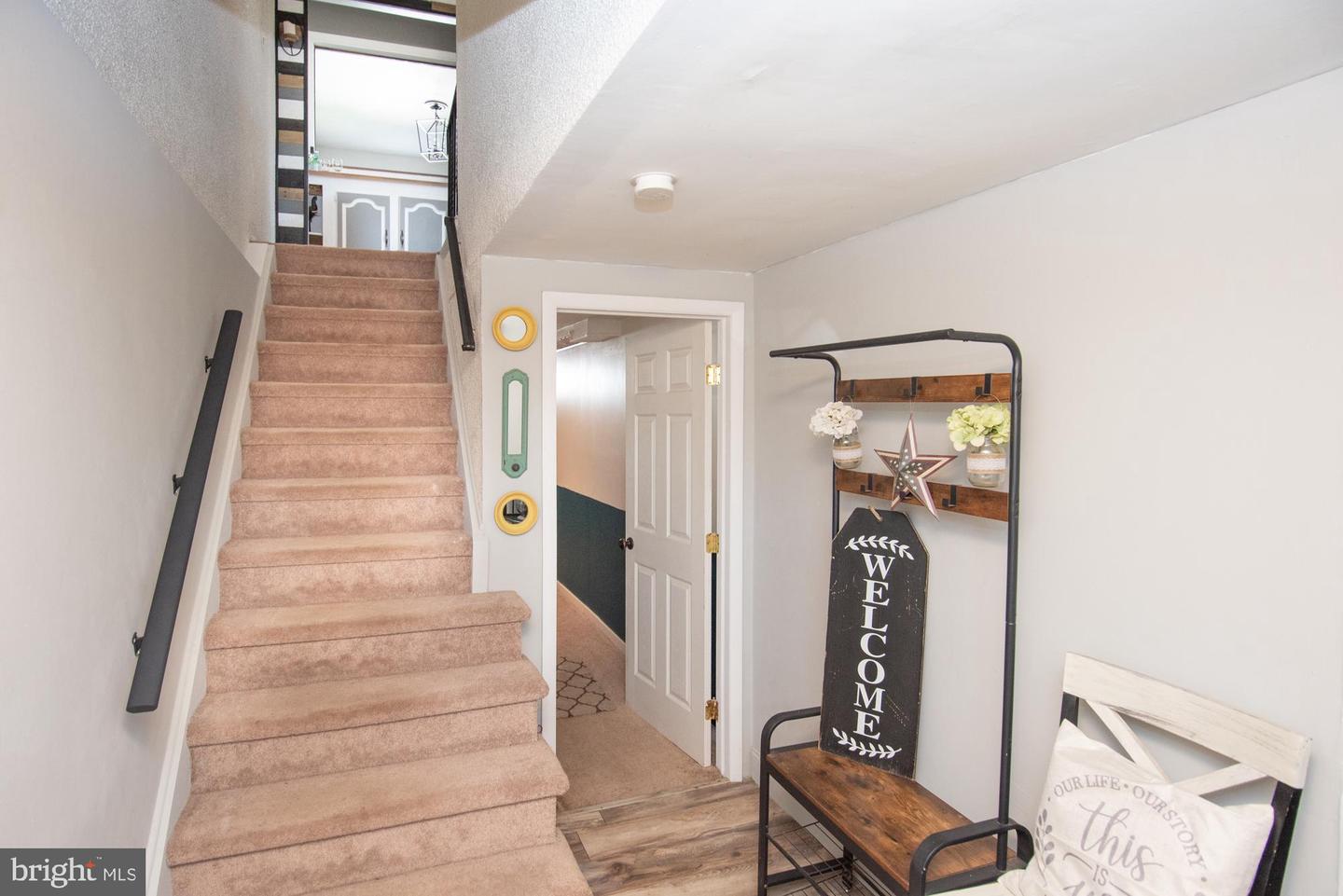 17 E Roberts St