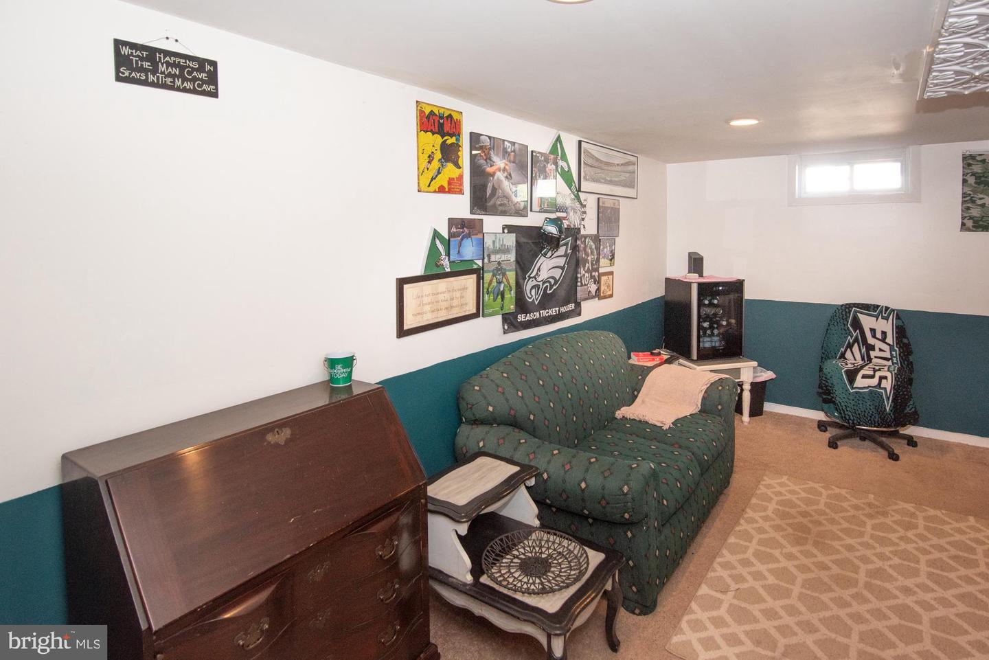 17 E Roberts St