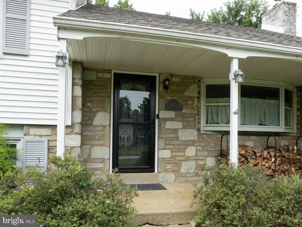 1612 WINDING DRIVE