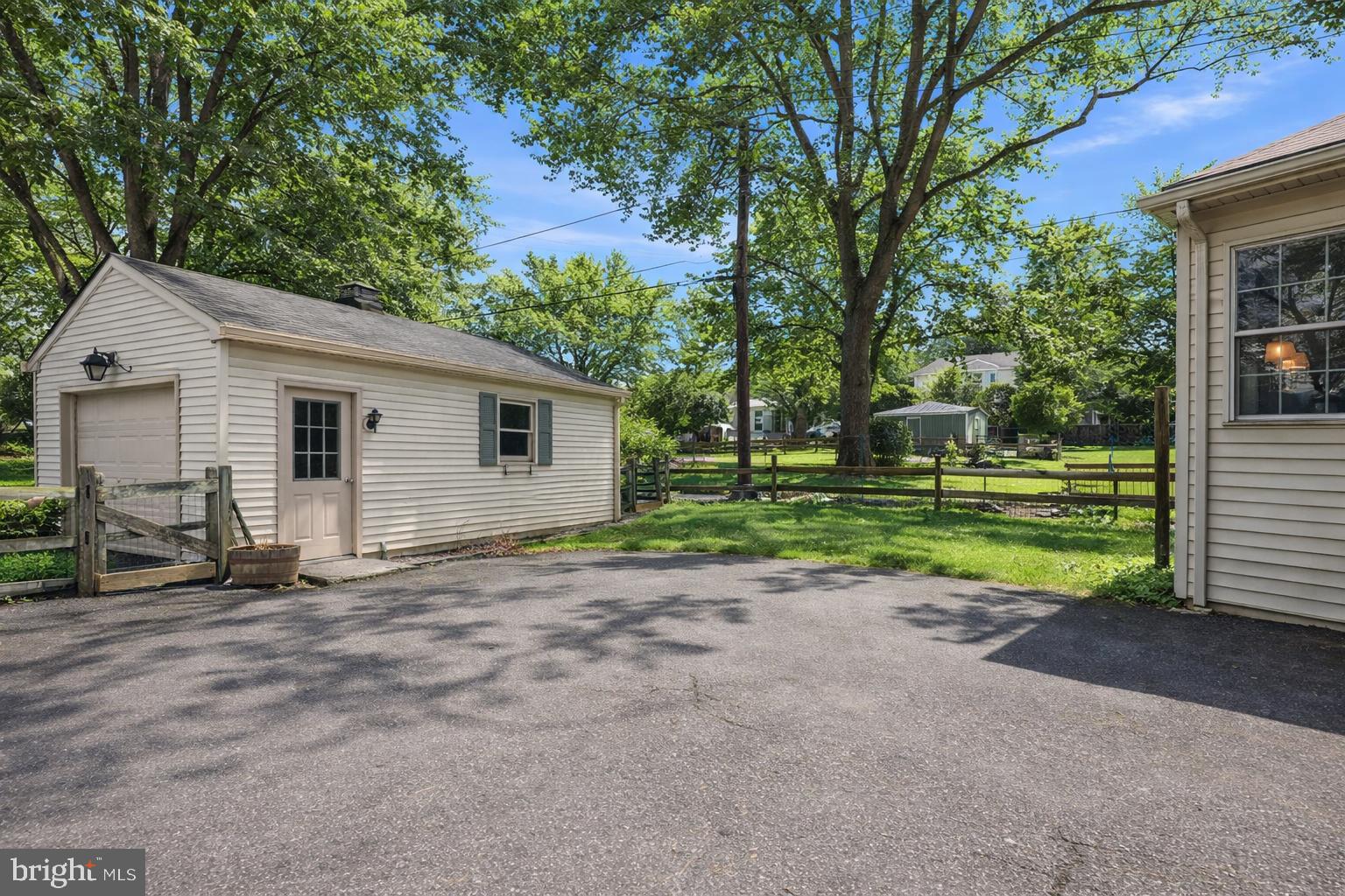 216 HEATHERWOOD ROAD