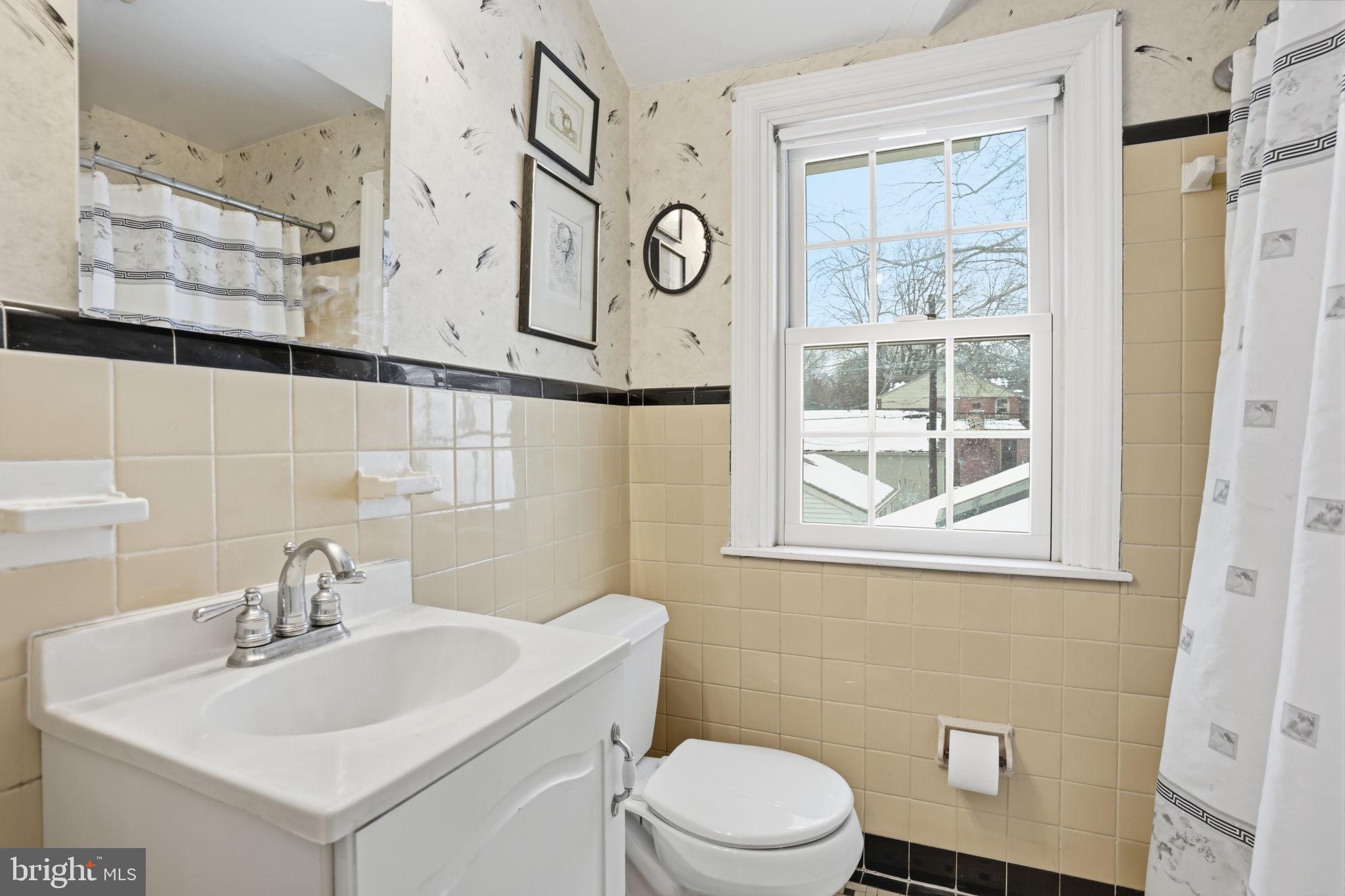 216 HEATHERWOOD ROAD