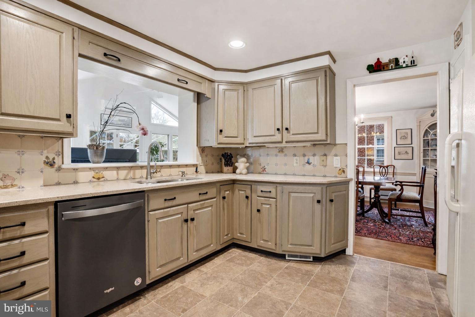 216 HEATHERWOOD ROAD