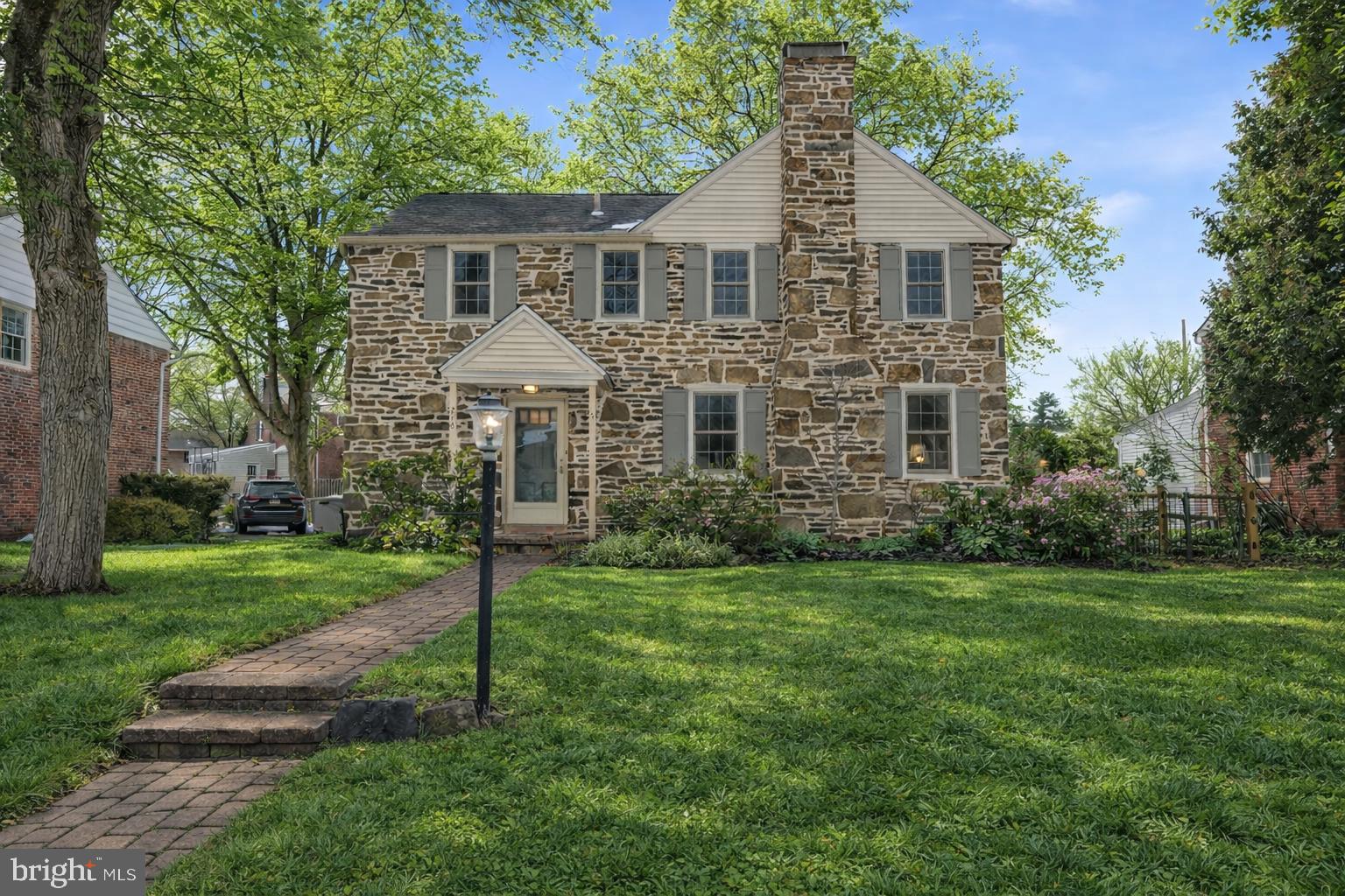 216 HEATHERWOOD ROAD