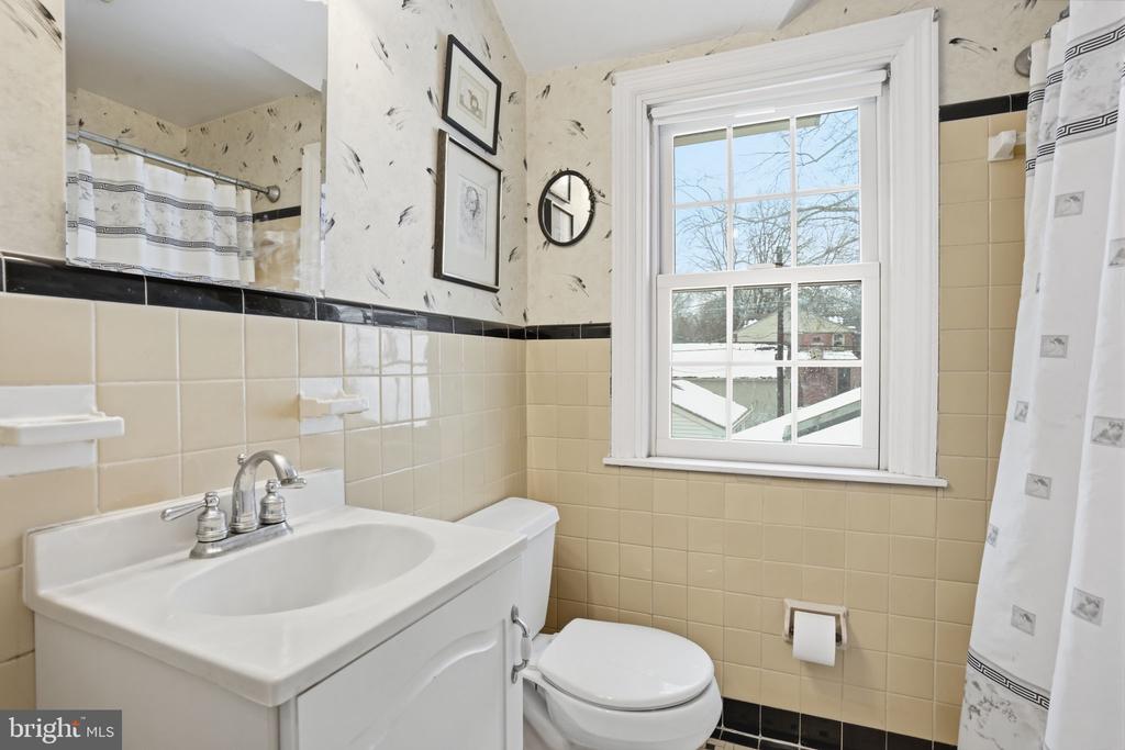 216 HEATHERWOOD ROAD