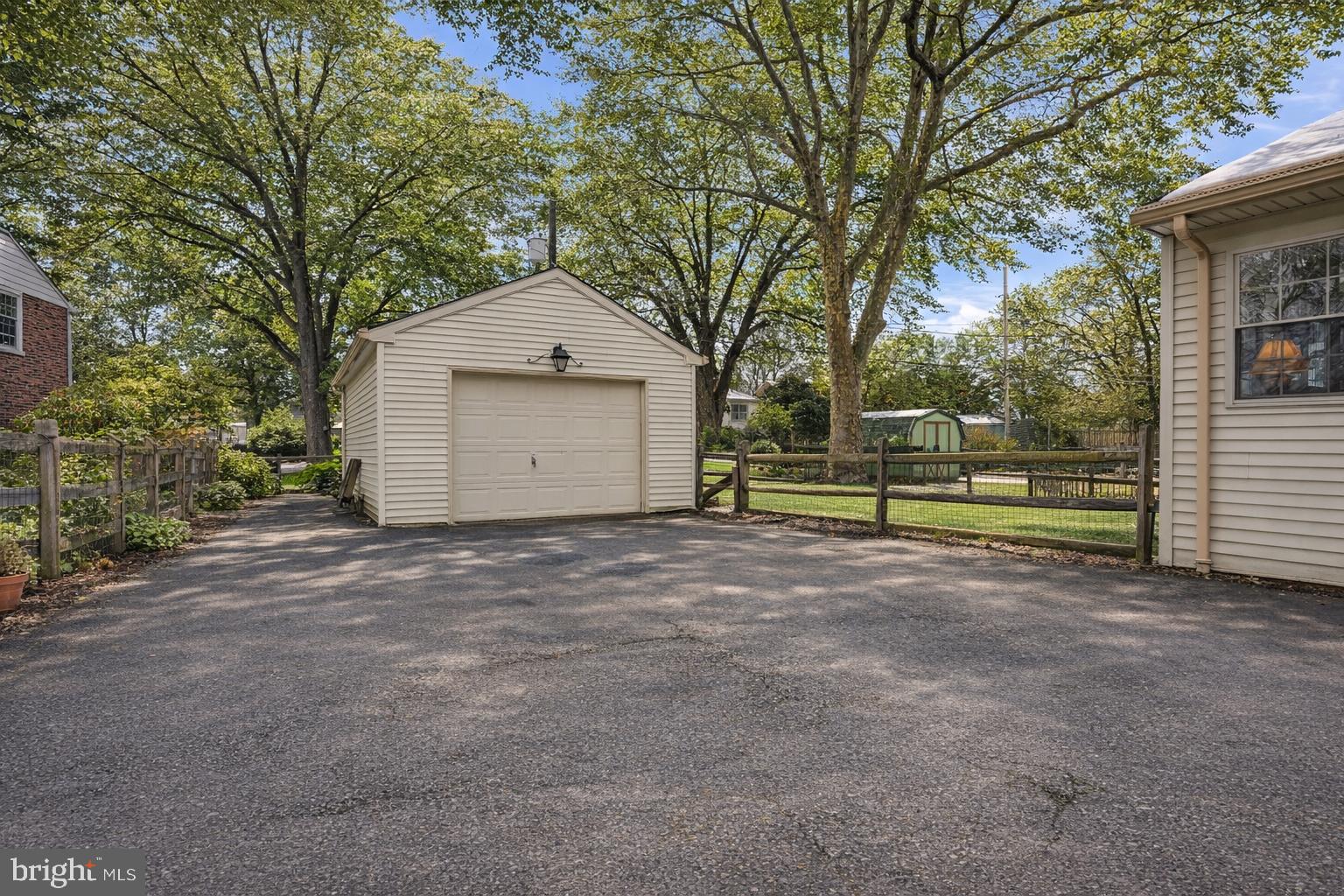 216 HEATHERWOOD ROAD